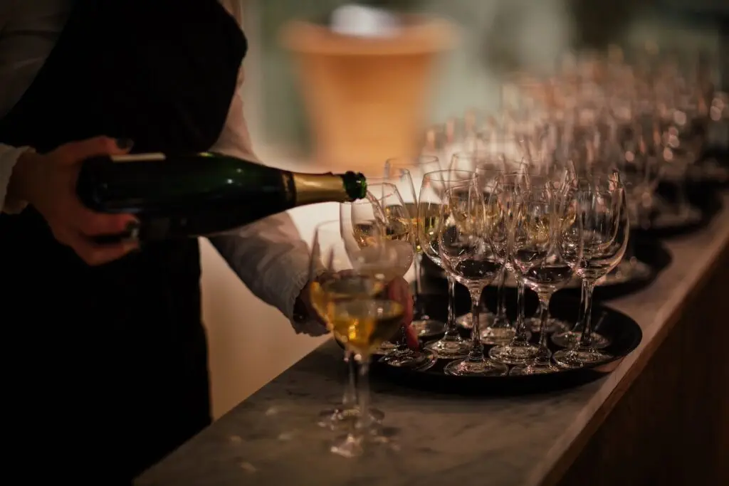 En flaska champagne på företagsevent stockholm
